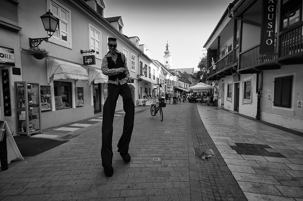 A street entertainer